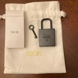 Dior Homme レザーバングル 蛇刻印 Hedi 箱あり Dior Homme レザーバングル 蛇刻印 Hedi 箱あり Dior Homme